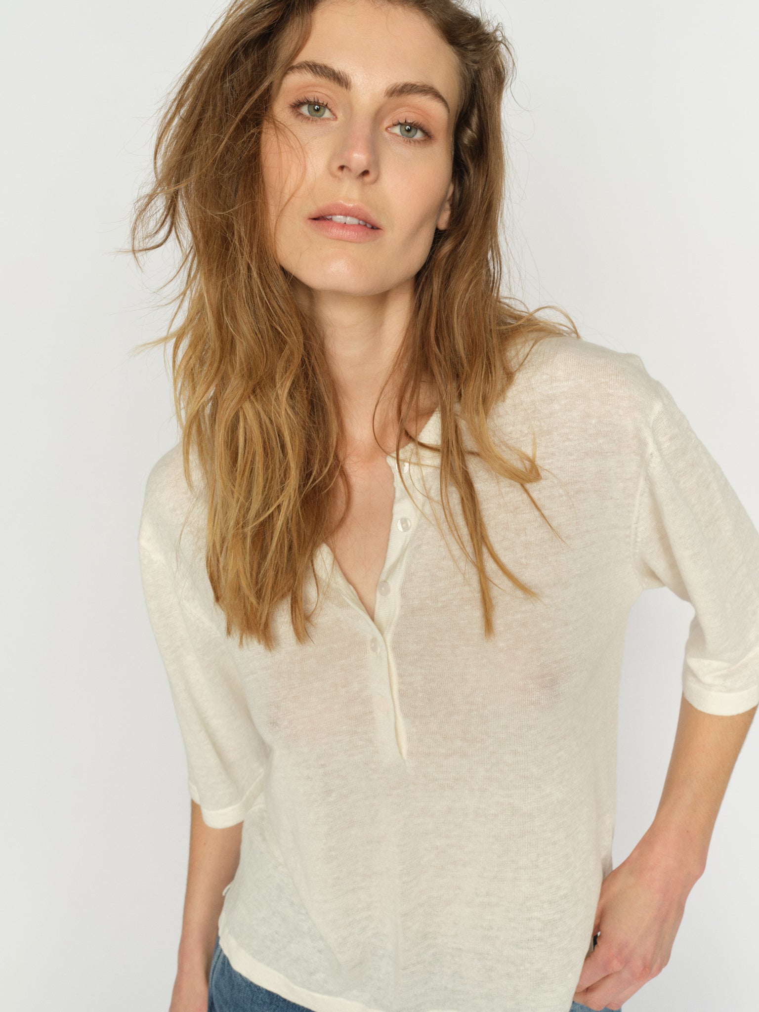 Modelshot / White / Detail